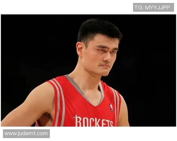 姚明与保罗联手重塑篮球传奇共同书写NBA辉煌篇章