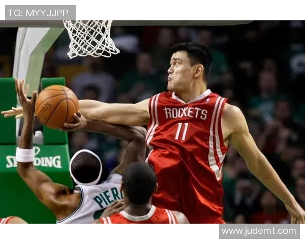 姚明在NBA赛场的传奇实战经历与成长之路探秘