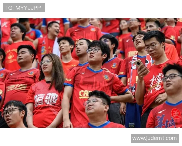 足球明星激情四射现场视频精彩瞬间回顾引发球迷热烈反响