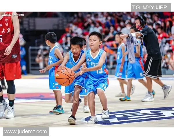 在篮球与社会责任中探索卡里姆阿卜杜尔贾巴尔的卓越领导力与影响力