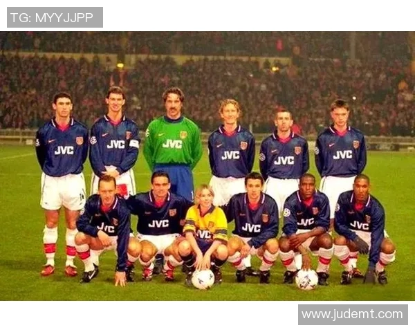 82号球衣足球明星的传奇故事与辉煌成就探秘