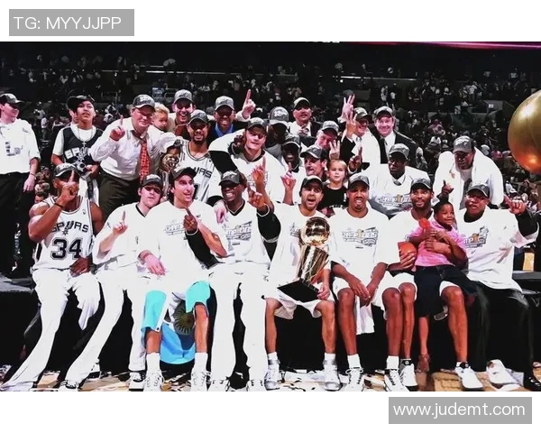 NBA篮球明星的传奇之路与赛场背后的故事揭秘