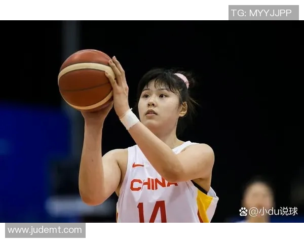 篮球明星女儿投篮